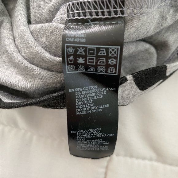 Forever 21 NWT Crop Top- Long Sleeve- Grey & Black Batman Inspired Size Medium - Picture 9 of 12